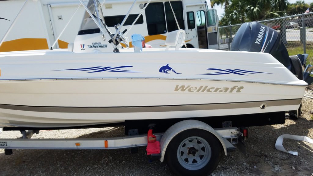 Metallic pinstriping Sleek Metallic Boat Pinstripes – Destin FLon boat in Destin